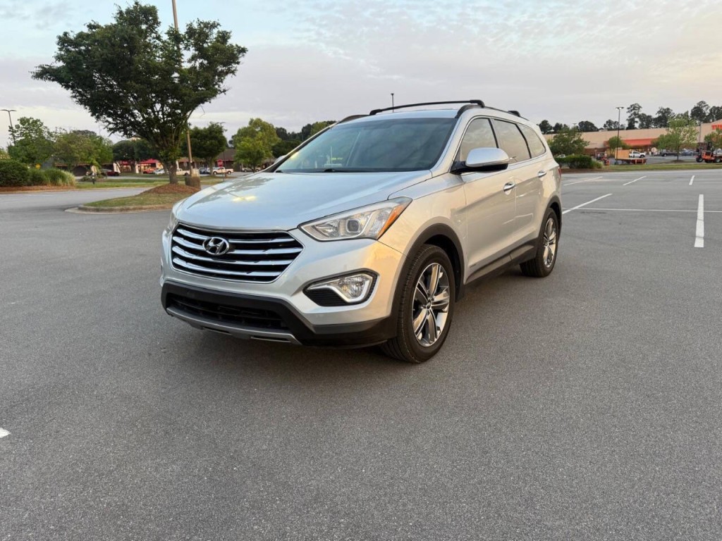2016 Hyundai Santa Fe Image 2