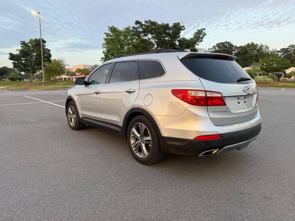 2016 Hyundai Santa Fe Image 3