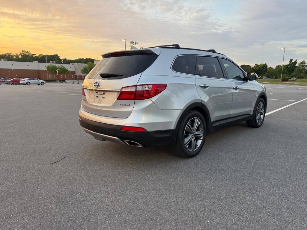 2016 Hyundai Santa Fe Image 4