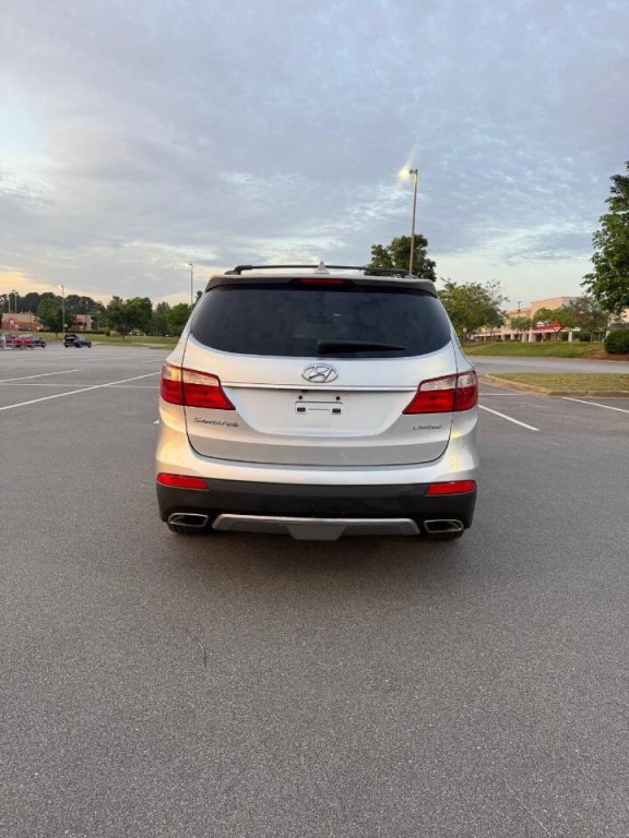 2016 Hyundai Santa Fe Image 8