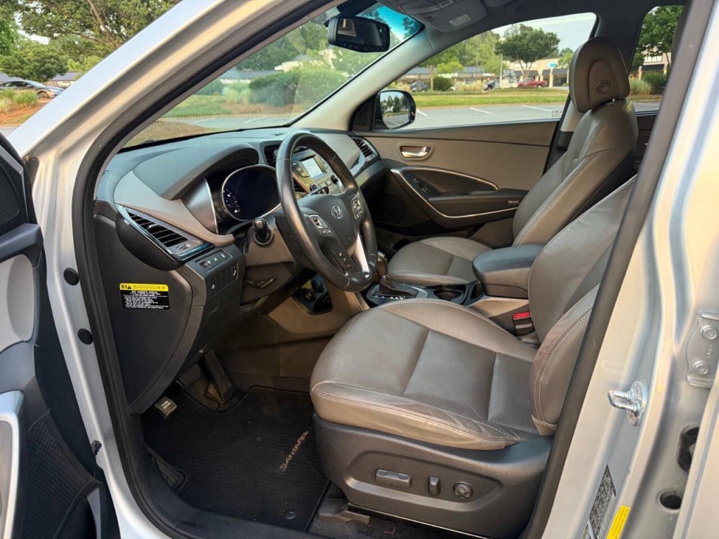 2016 Hyundai Santa Fe Image 9