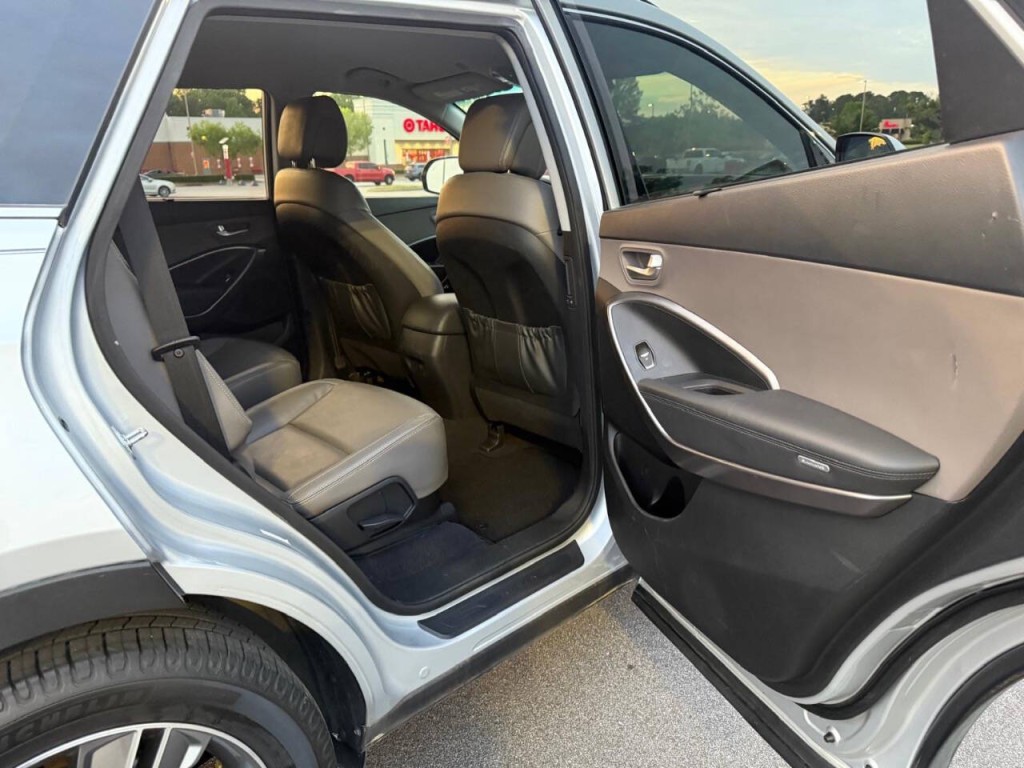 2016 Hyundai Santa Fe Image 13