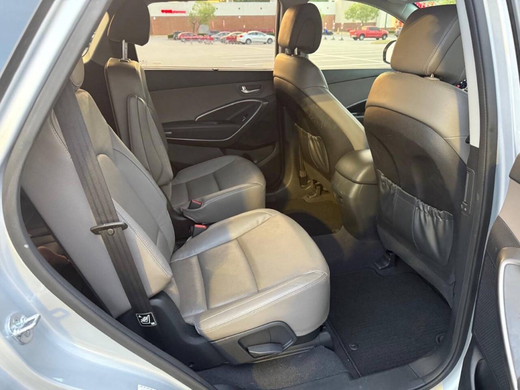 2016 Hyundai Santa Fe Image 14