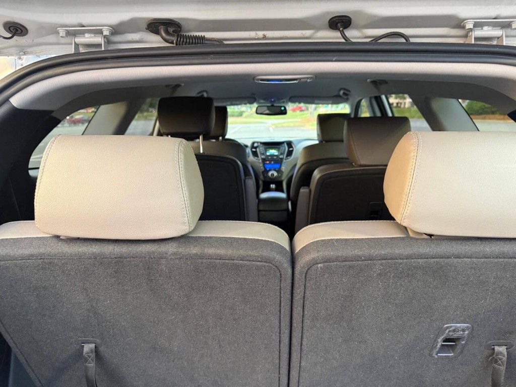 2016 Hyundai Santa Fe Image 16