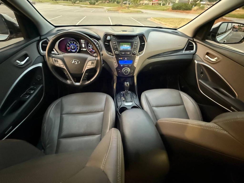 2016 Hyundai Santa Fe Image 18
