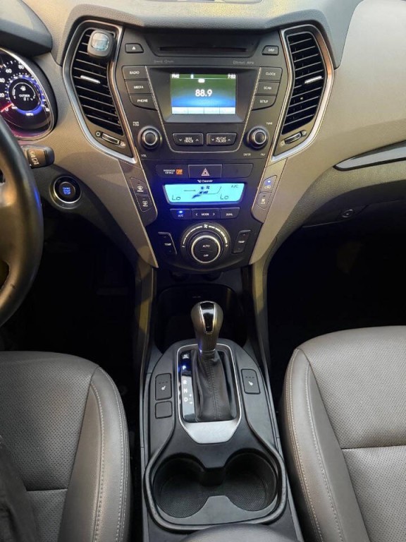 2016 Hyundai Santa Fe Image 19