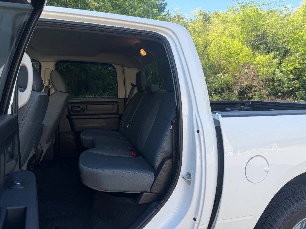 2016 RAM 1500 Image 12