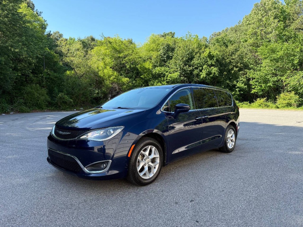 2018 Chrysler Pacifica Image 1