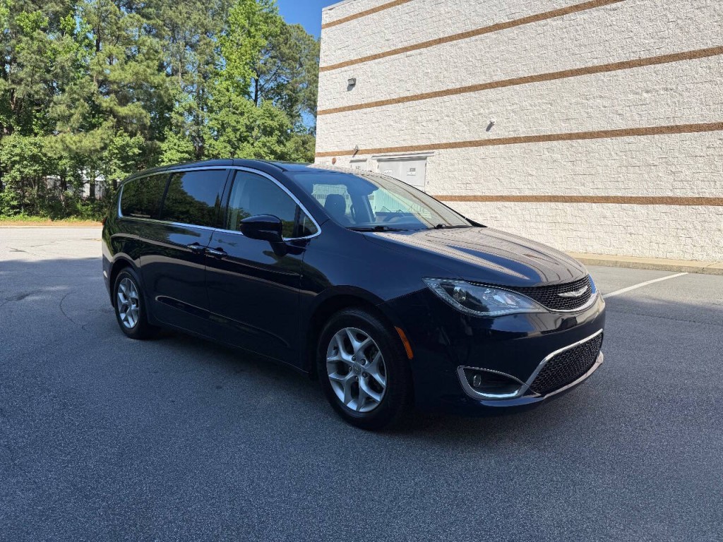 2018 Chrysler Pacifica Image 2