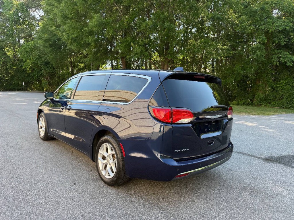 2018 Chrysler Pacifica Image 3