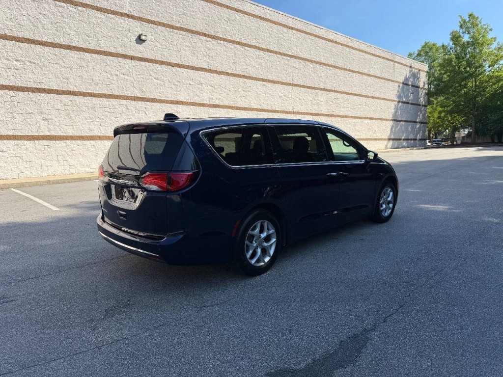 2018 Chrysler Pacifica Image 4