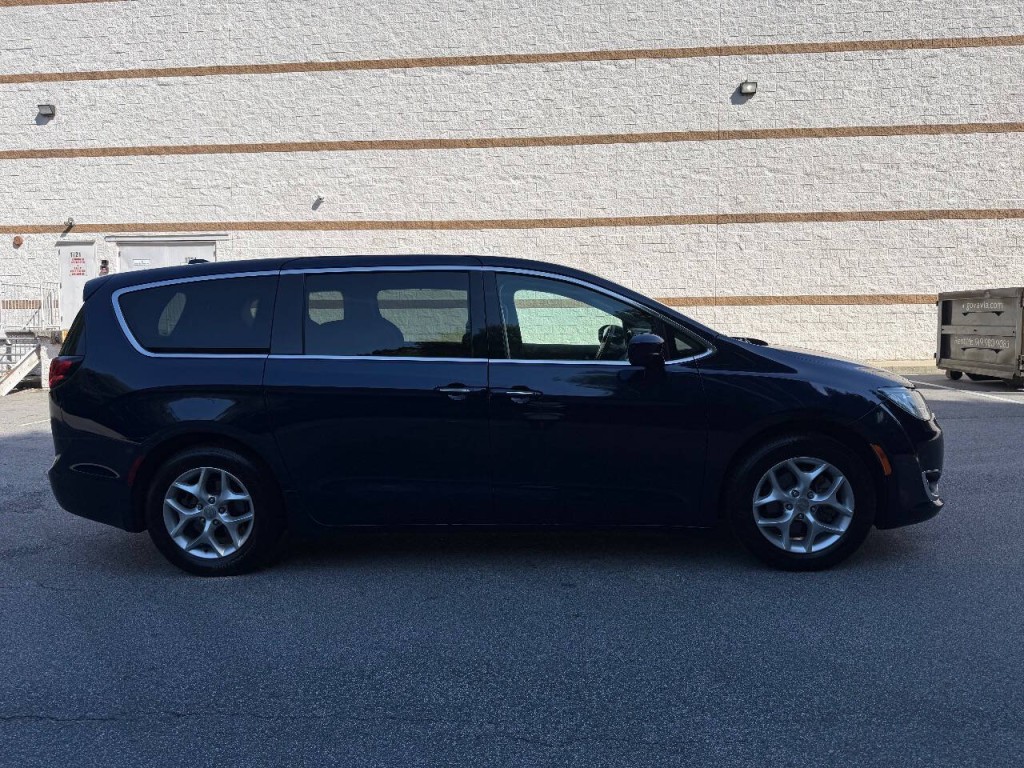 2018 Chrysler Pacifica Image 6