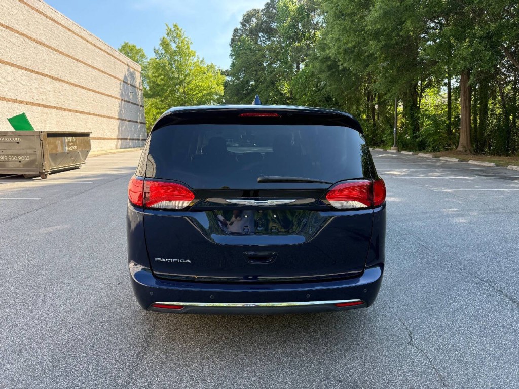 2018 Chrysler Pacifica Image 8