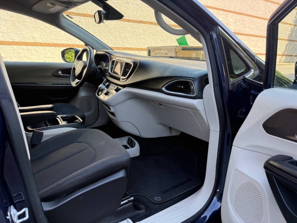 2018 Chrysler Pacifica Image 9