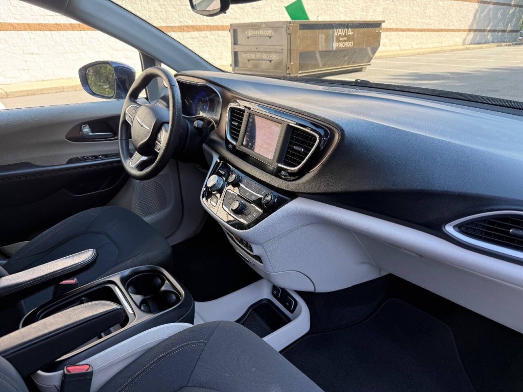 2018 Chrysler Pacifica Image 10