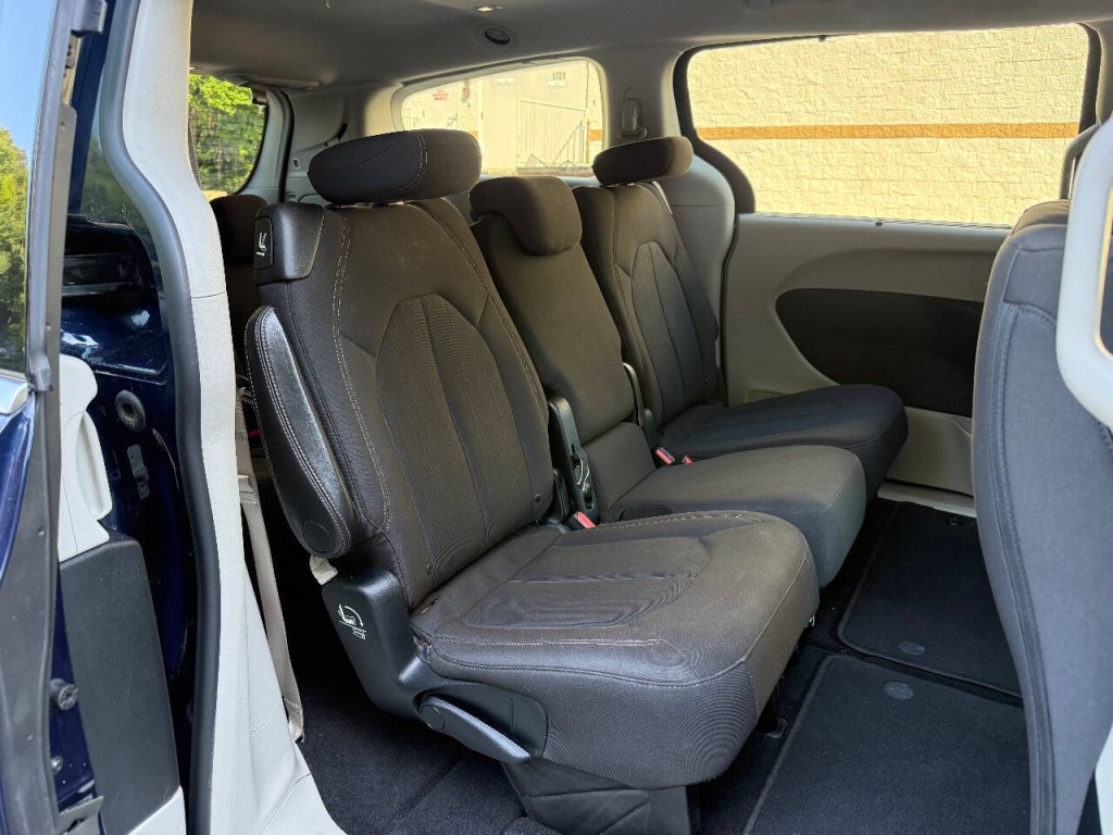 2018 Chrysler Pacifica Image 13