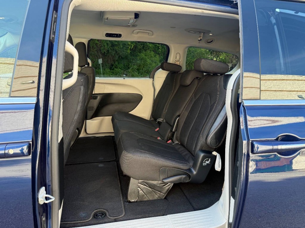 2018 Chrysler Pacifica Image 14