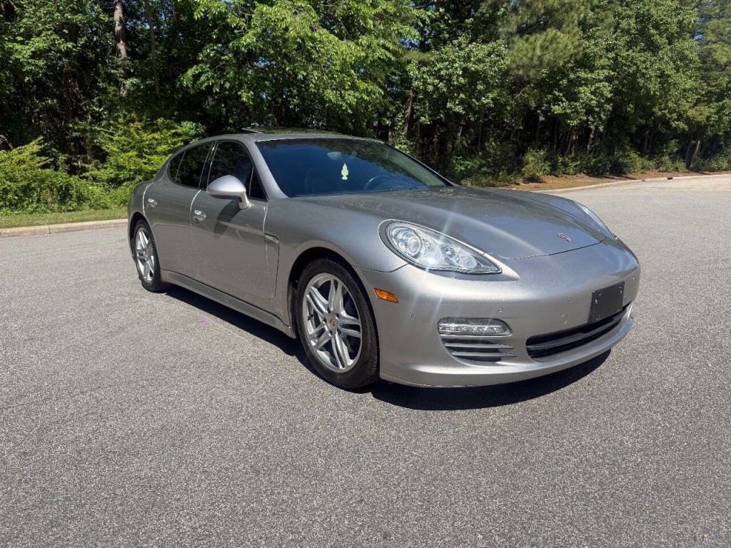 2012 Porsche Panamera Image 2