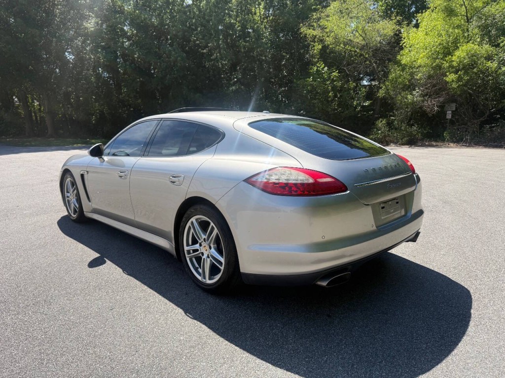 2012 Porsche Panamera Image 3