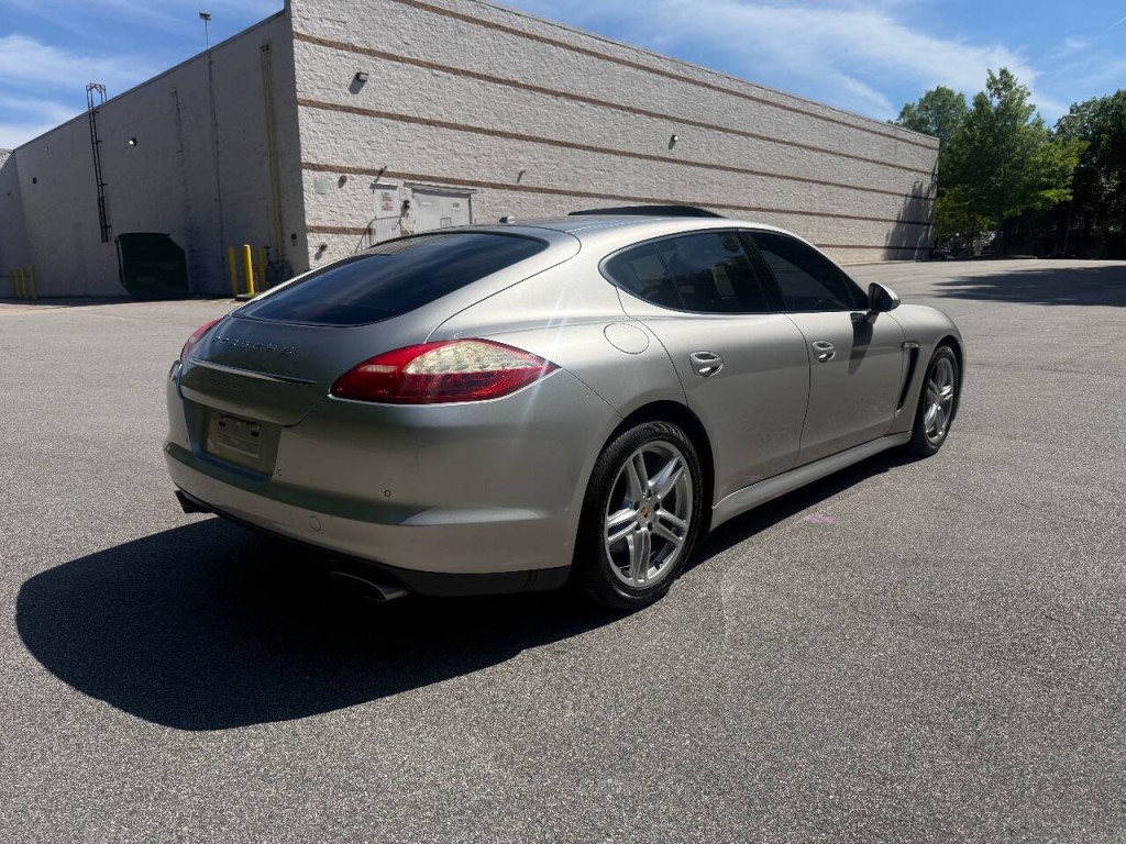 2012 Porsche Panamera Image 4