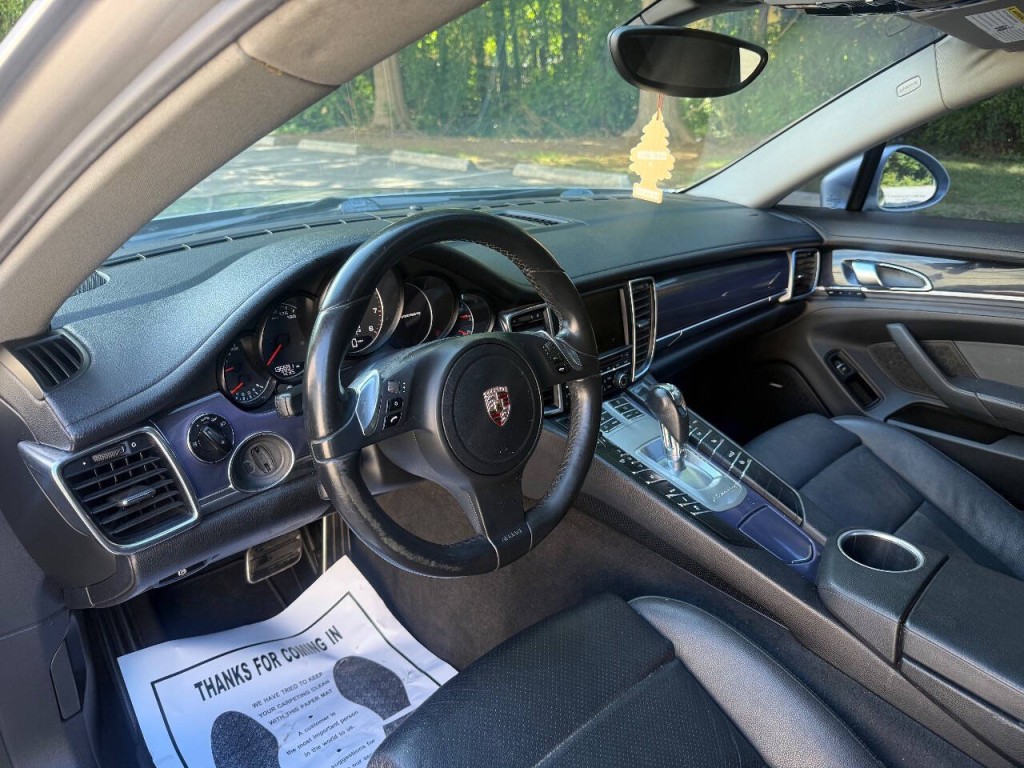 2012 Porsche Panamera Image 10