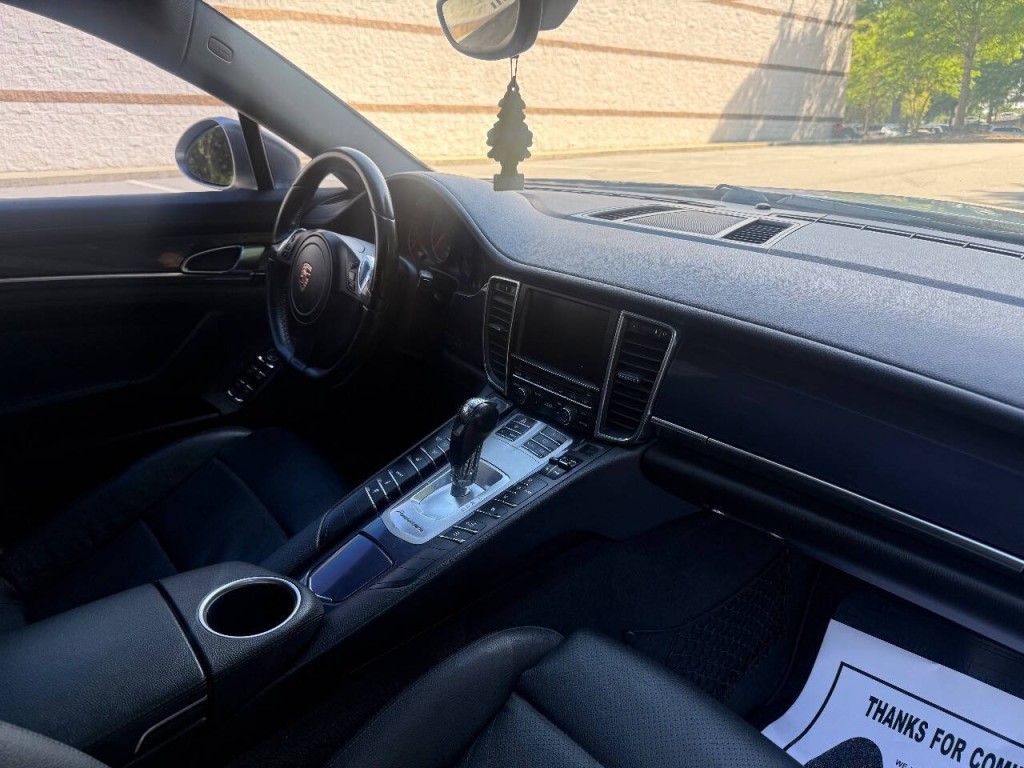 2012 Porsche Panamera Image 12