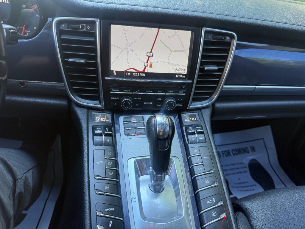 2012 Porsche Panamera Image 16