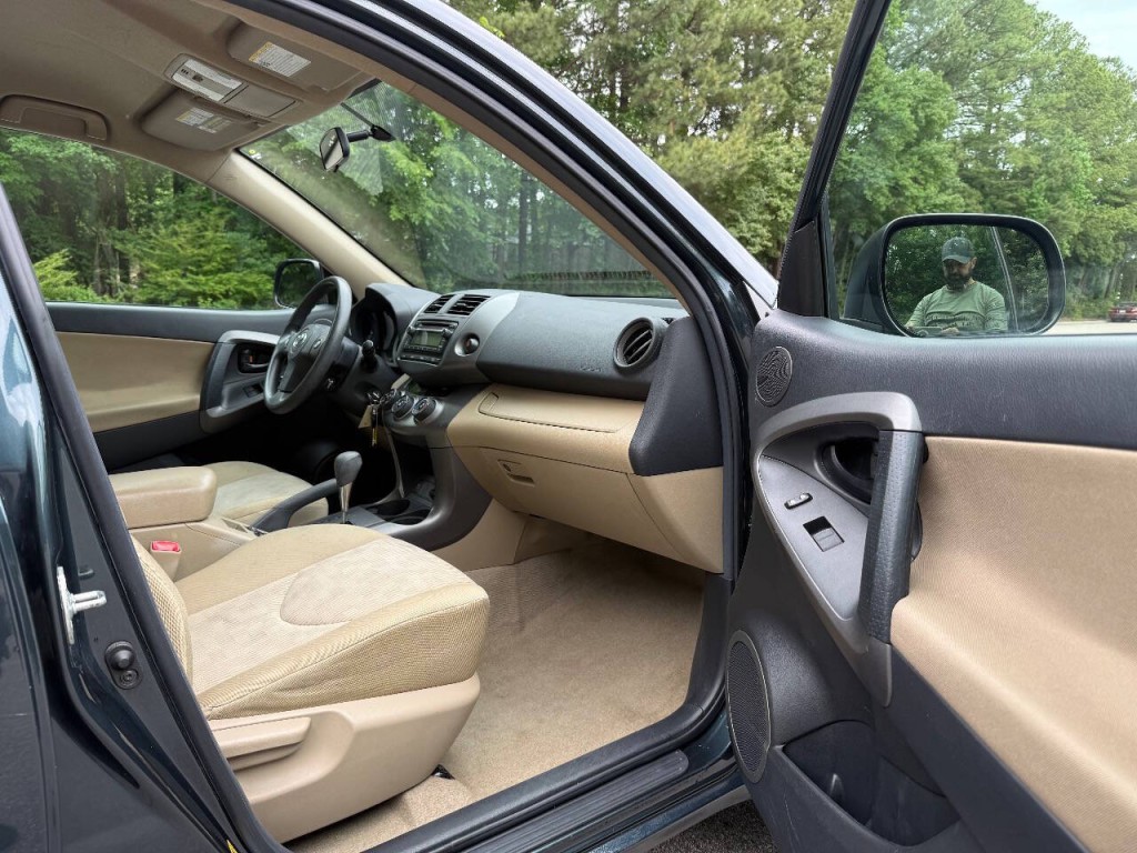 2012 Toyota Rav4 Image 11