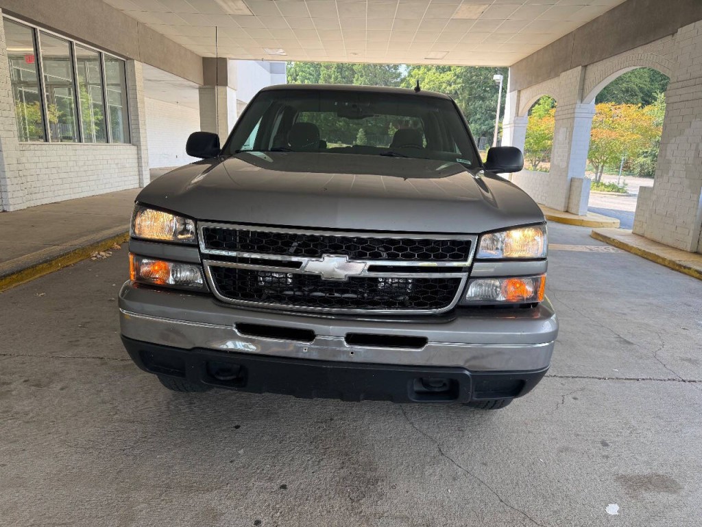 2006 Chevrolet Silverado 1500 Image 2