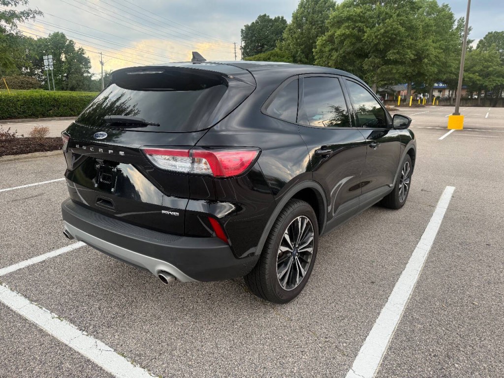 2021 Ford Escape Image 2