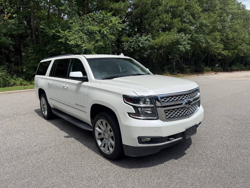 2017 Chevrolet Suburban Image 1