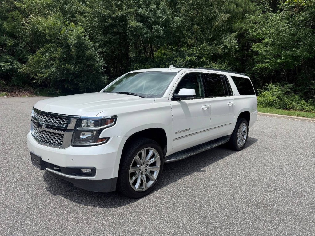 2017 Chevrolet Suburban Image 2