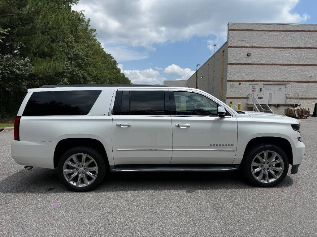 2017 Chevrolet Suburban Image 4