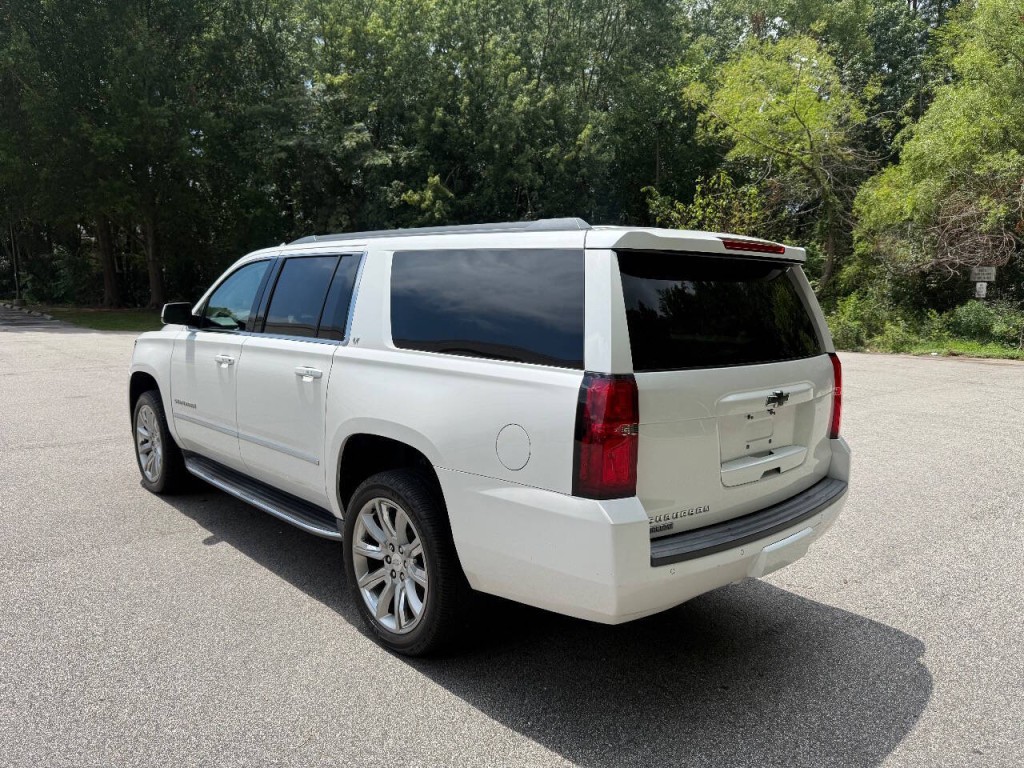 2017 Chevrolet Suburban Image 5