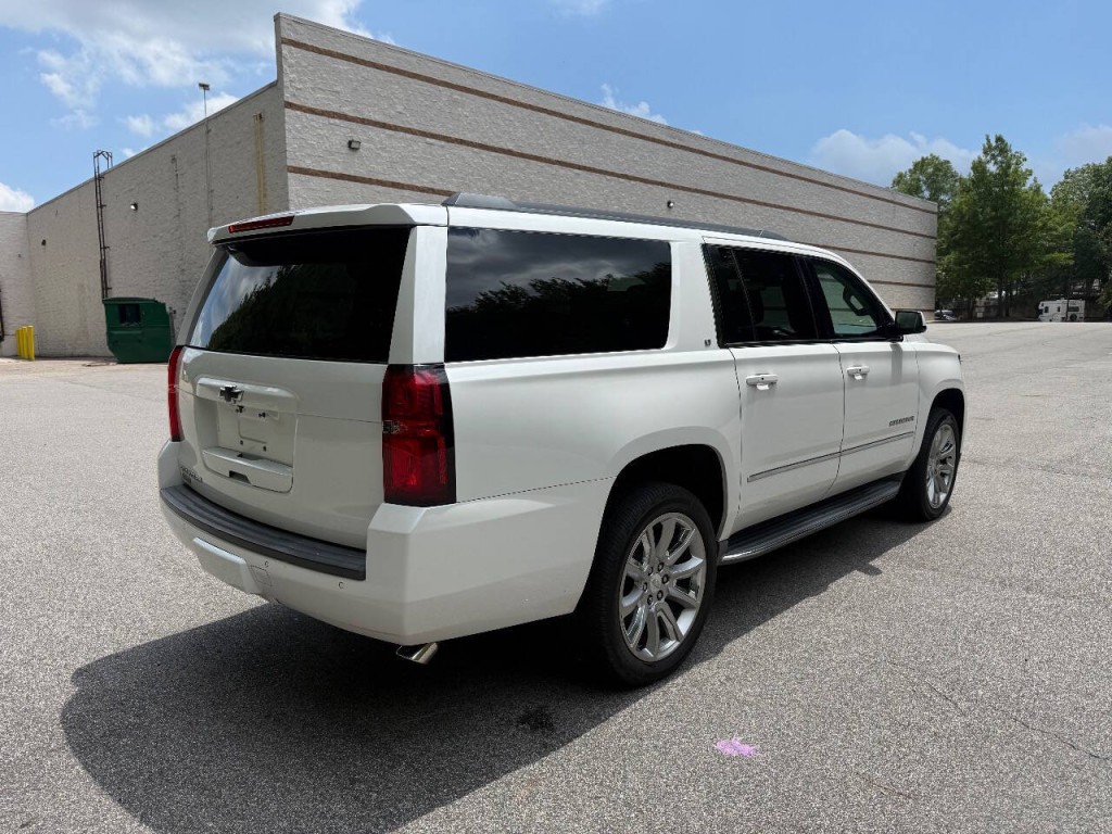2017 Chevrolet Suburban Image 6