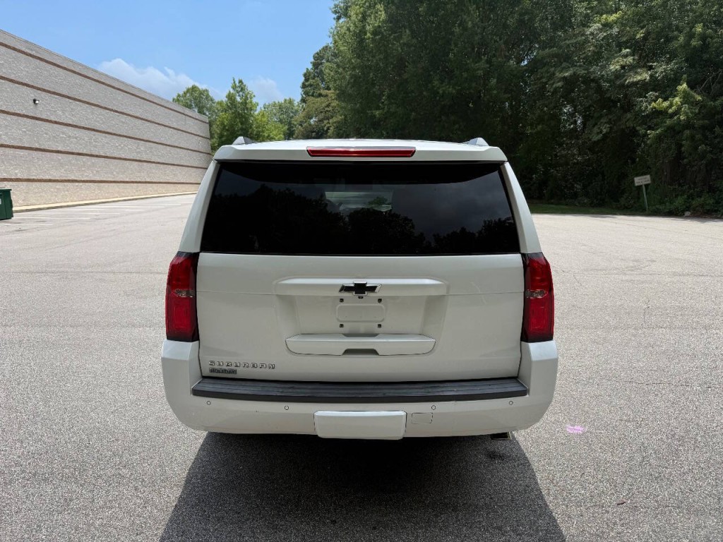 2017 Chevrolet Suburban Image 7