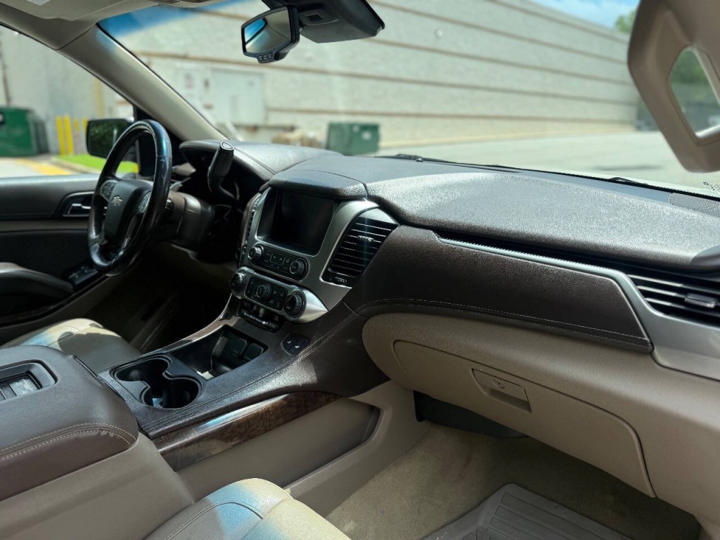 2017 Chevrolet Suburban Image 9