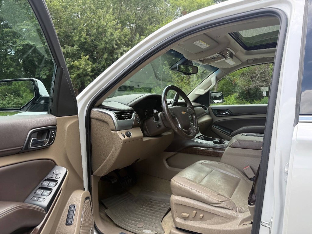 2017 Chevrolet Suburban Image 10