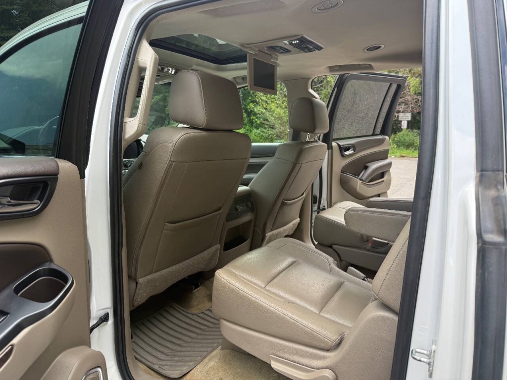 2017 Chevrolet Suburban Image 12