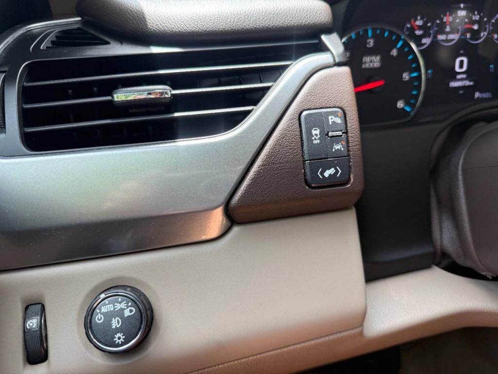 2017 Chevrolet Suburban Image 21