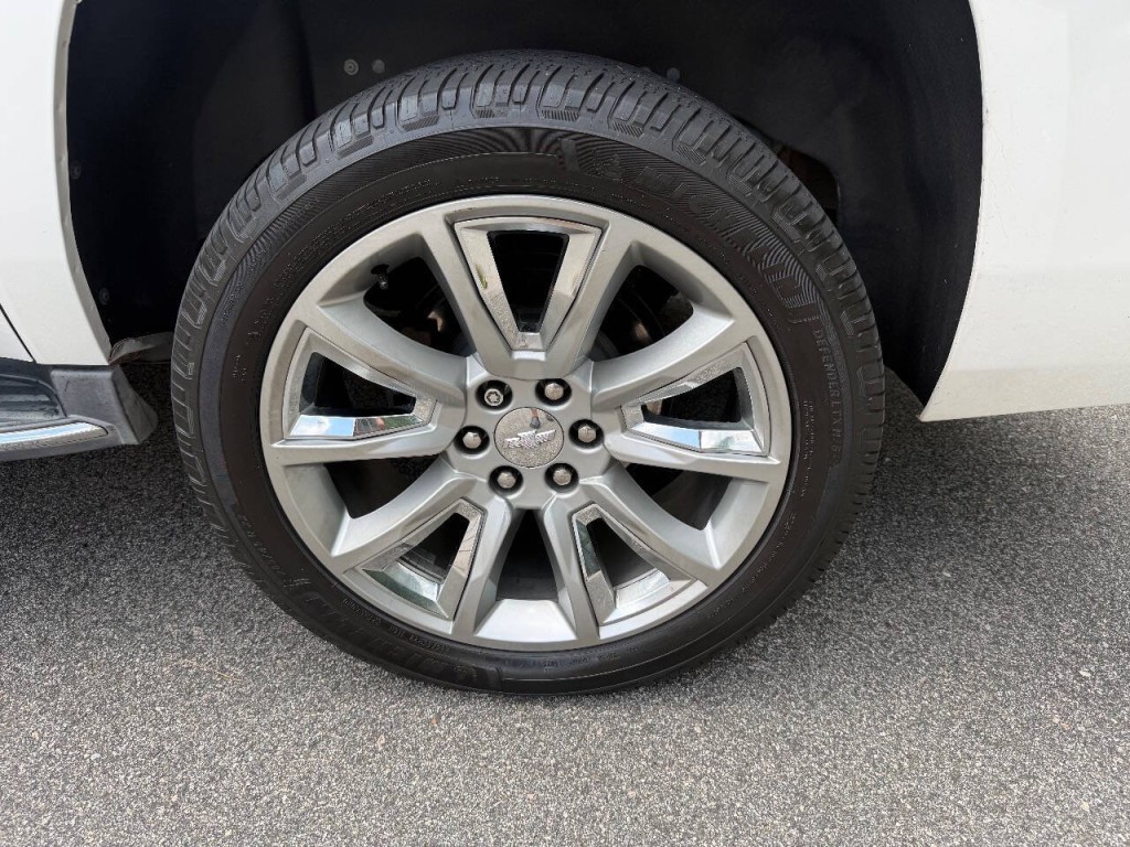 2017 Chevrolet Suburban Image 23