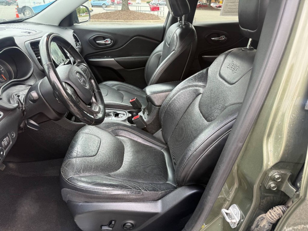 2019 Jeep Cherokee Image 12