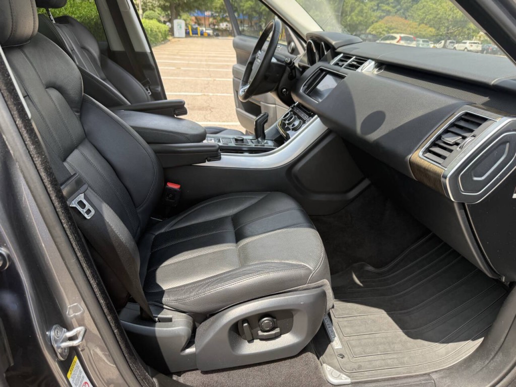 2016 Land Rover Range Rover Sport Image 12