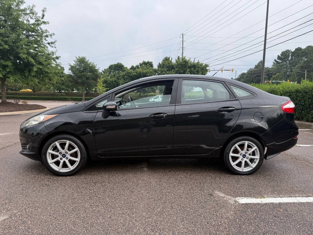 2015 Ford Fiesta Image 2