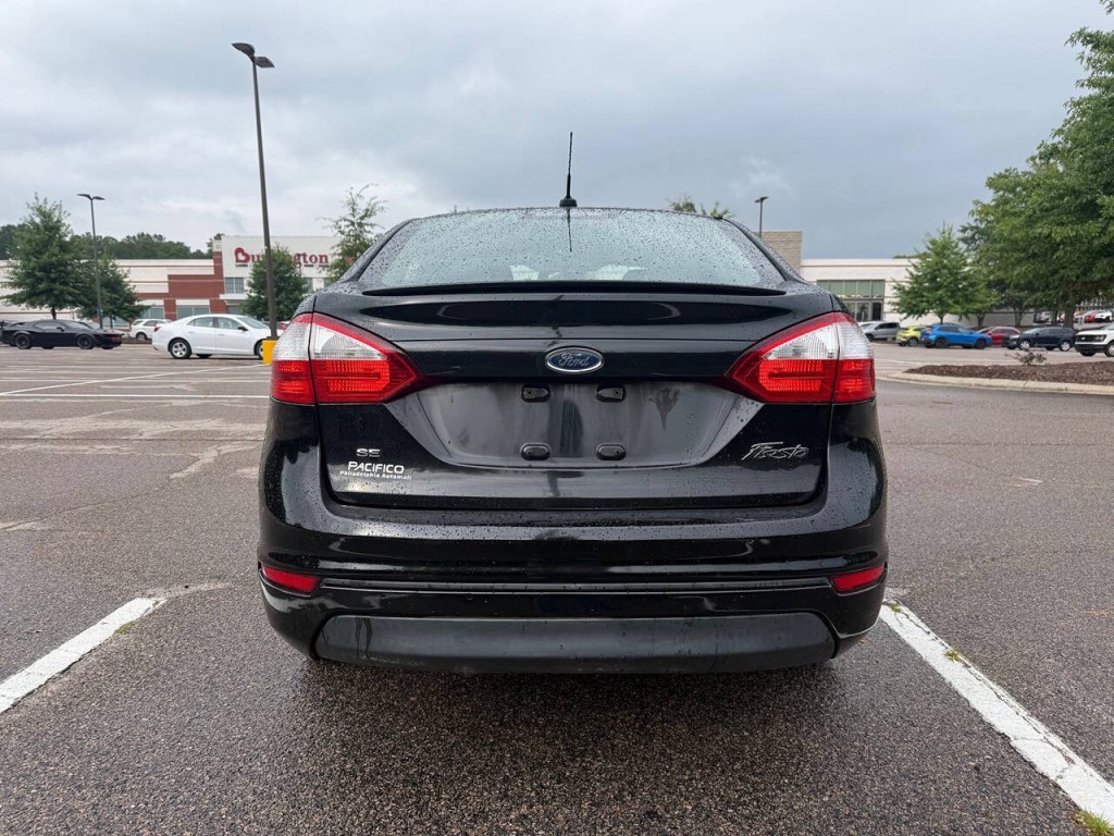 2015 Ford Fiesta Image 4