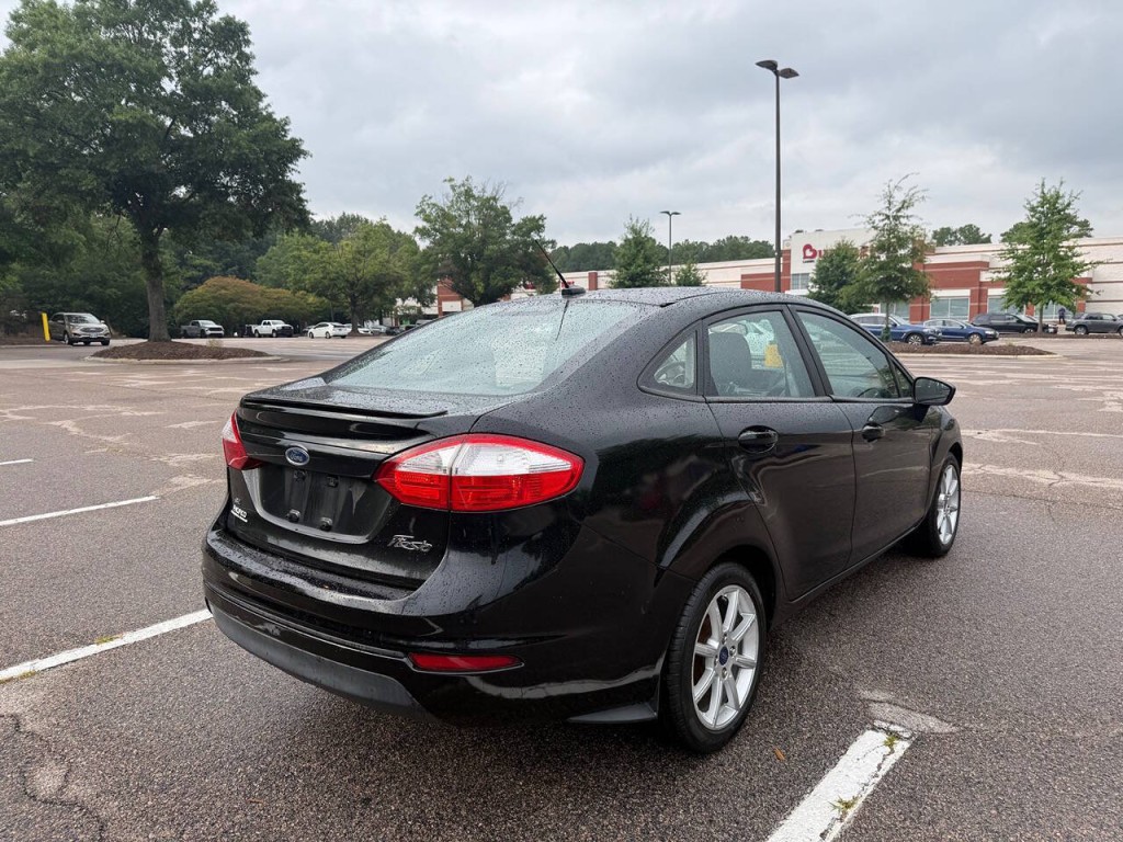 2015 Ford Fiesta Image 5