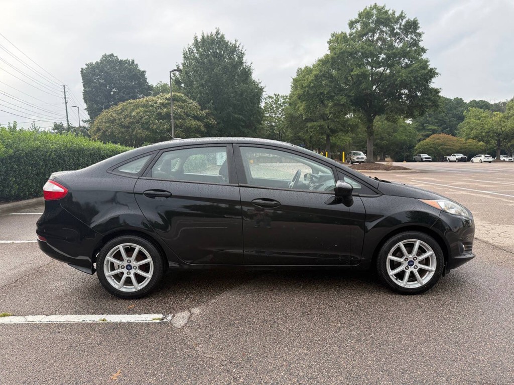 2015 Ford Fiesta Image 6