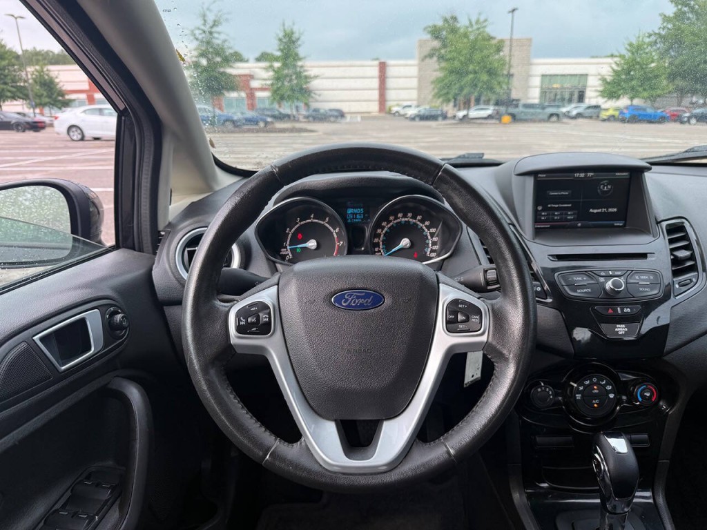 2015 Ford Fiesta Image 12