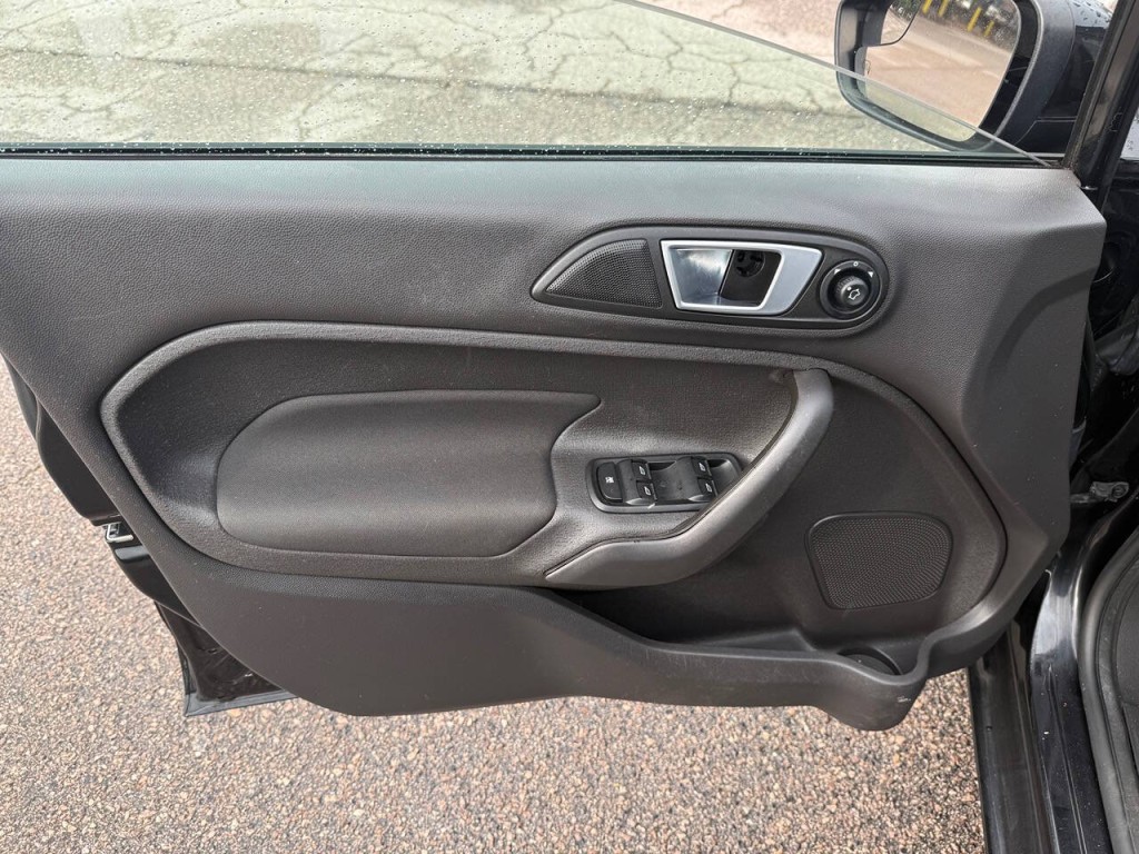 2015 Ford Fiesta Image 14