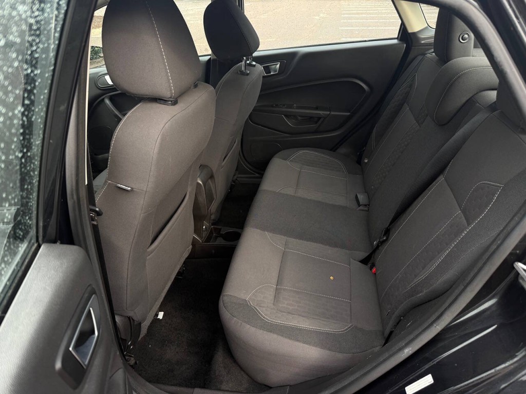 2015 Ford Fiesta Image 15